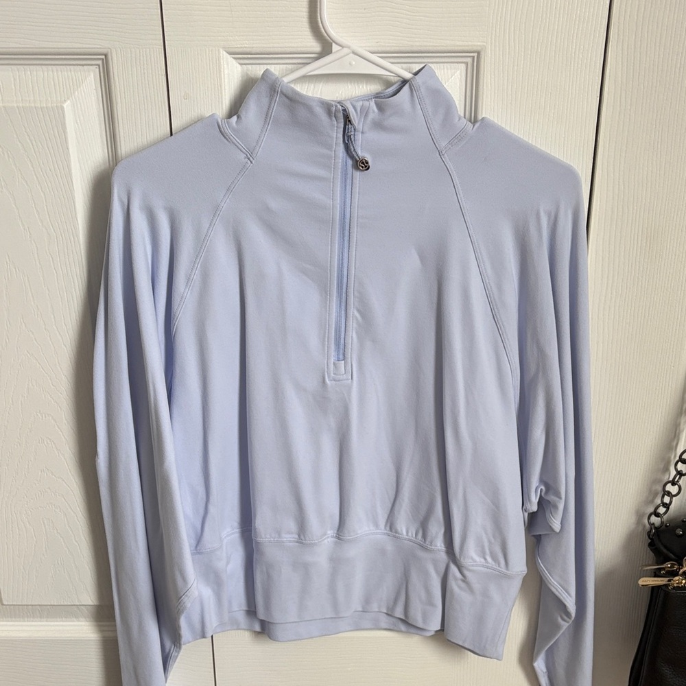 Lululemon size 8 women’s cropped top